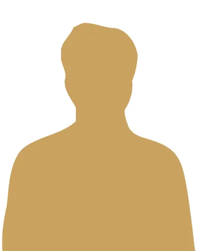 Homme de l'équipe de la pharmacie du marché notre-dame